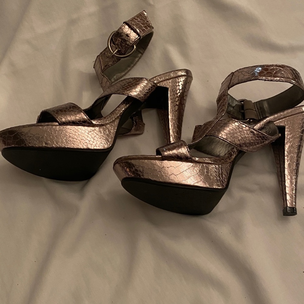 Chinese Laundry metallic high heel sandals size 7.5 ankle strap